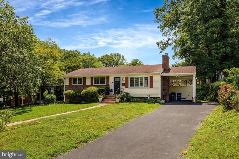 6903 Fern Ln, Annandale, VA 22003