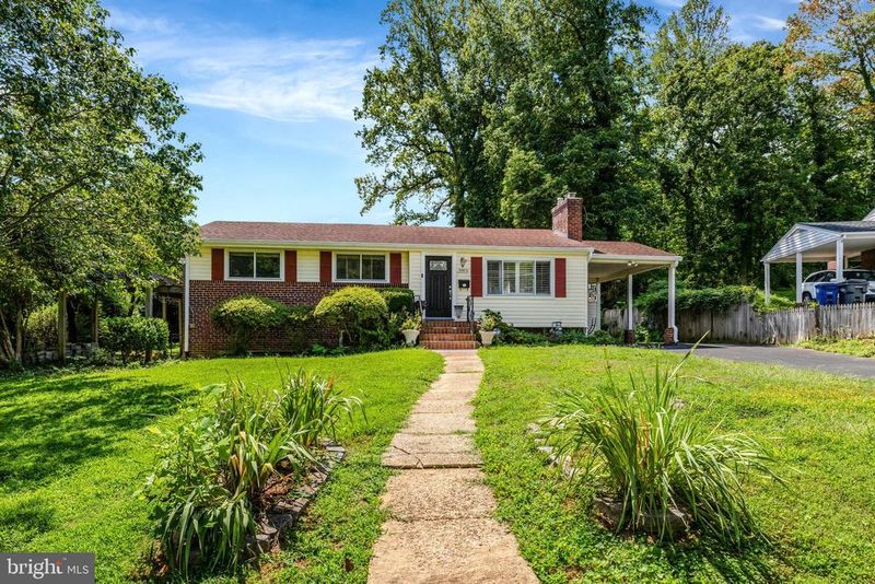 6903 Fern Ln, Annandale, VA 22003