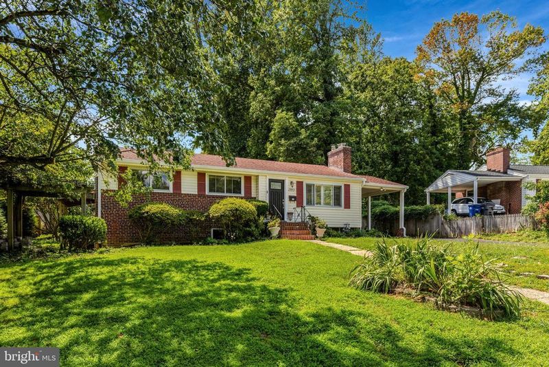 6903 Fern Ln, Annandale, VA 22003