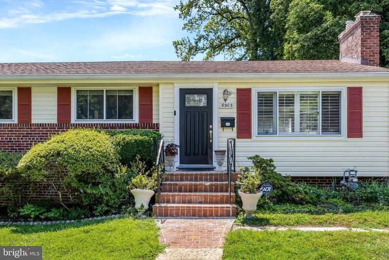 6903 Fern Ln, Annandale, VA 22003