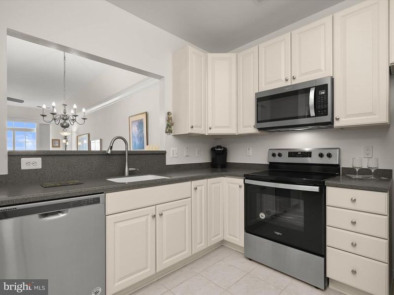 7325 Brookview Rd #305, Elkridge, MD 21075