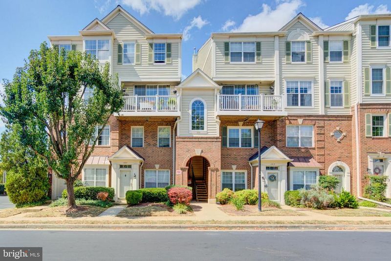 1919 Kenwood Ave #304, Alexandria, VA 22302