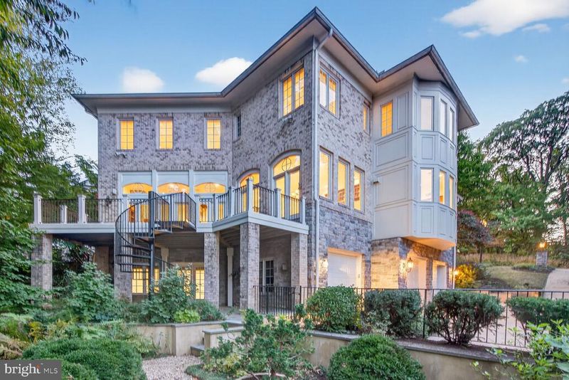 3950 27th Rd N, Arlington, VA 22207