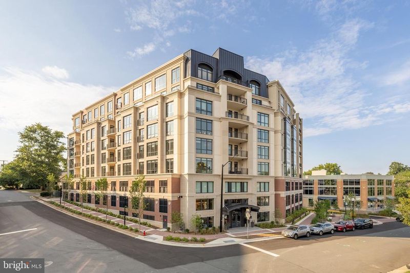 6718 Lowell Ave #506, Mclean, VA 22101