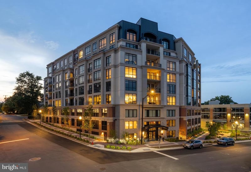 6718 Lowell Ave #802, Mclean, VA 22101