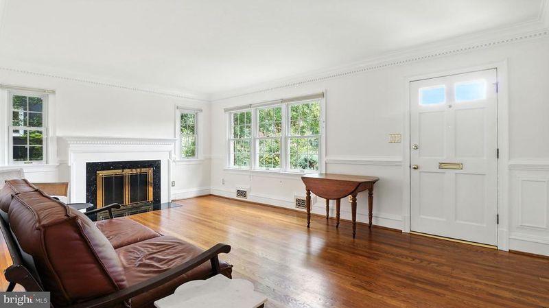 913 Croton Dr, Alexandria, VA 22308