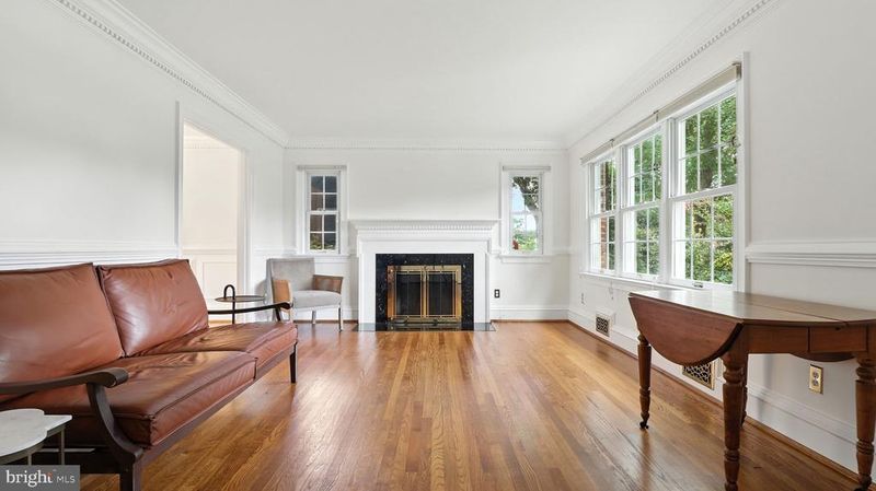 913 Croton Dr, Alexandria, VA 22308