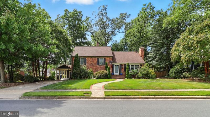 913 Croton Dr, Alexandria, VA 22308