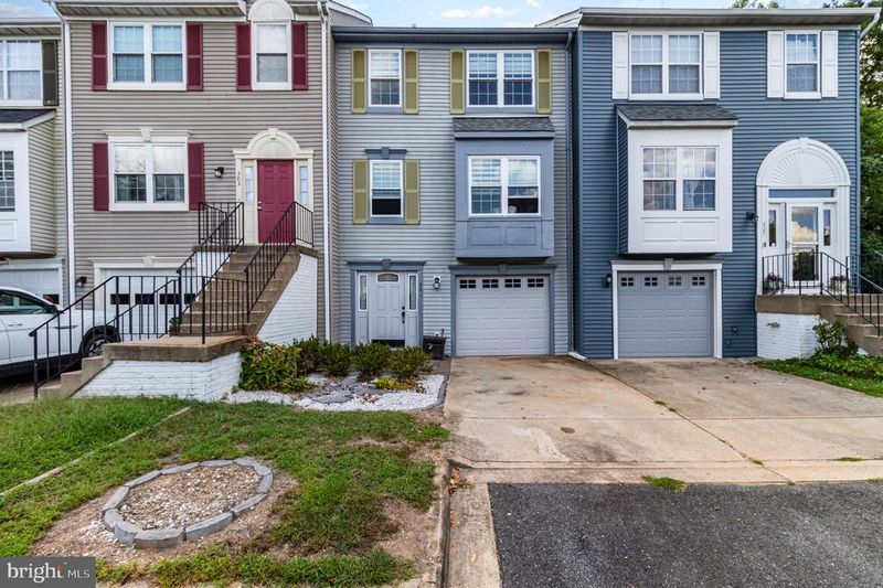 305 Backridge Ct, Fredericksburg, VA 22406