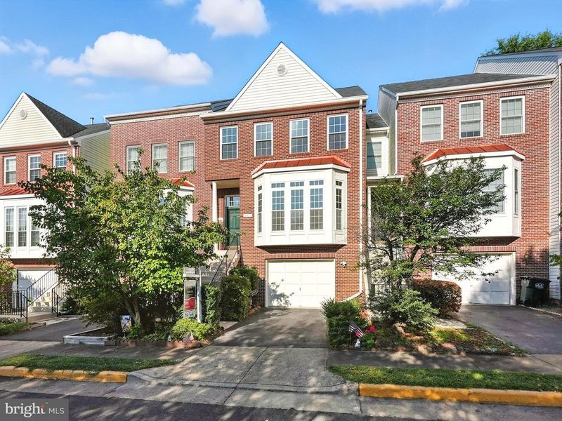 2904 Mainstone Dr, Fairfax, VA 22031