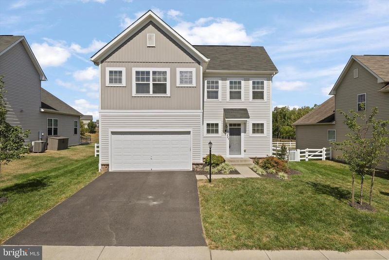 10242 Spring Iris Dr, Bristow, VA 20136