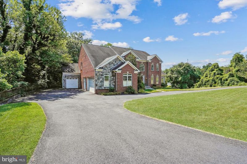 6975 Idylwood Rd, Falls Church, VA 22043