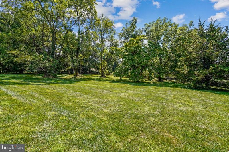 6975 Idylwood Rd, Falls Church, VA 22043