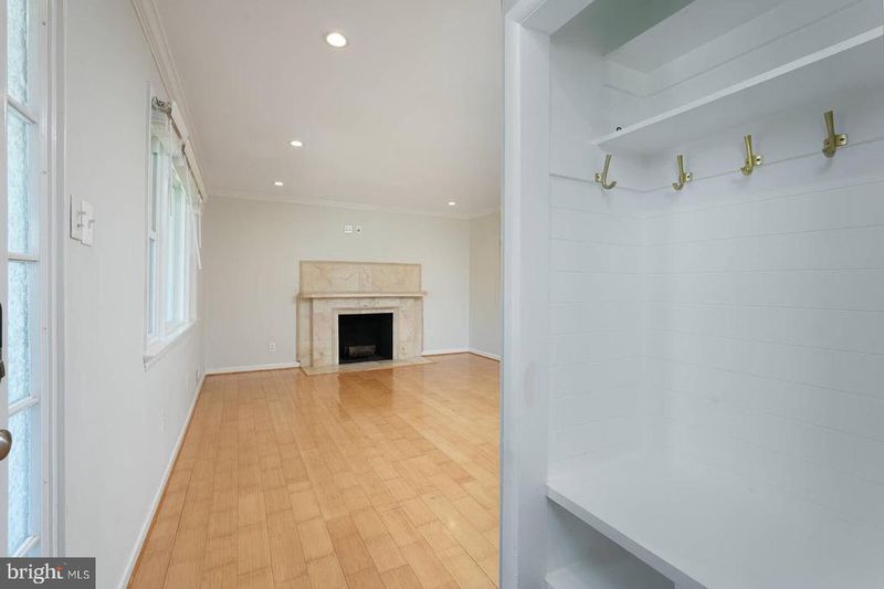 6400 Bells Mill Rd, Bethesda, MD 20817