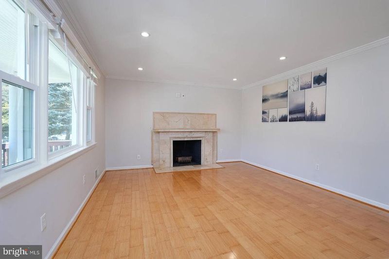 6400 Bells Mill Rd, Bethesda, MD 20817
