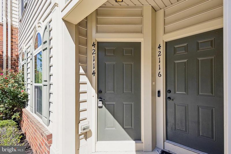 42114 Piebald Sq, Aldie, VA 20105