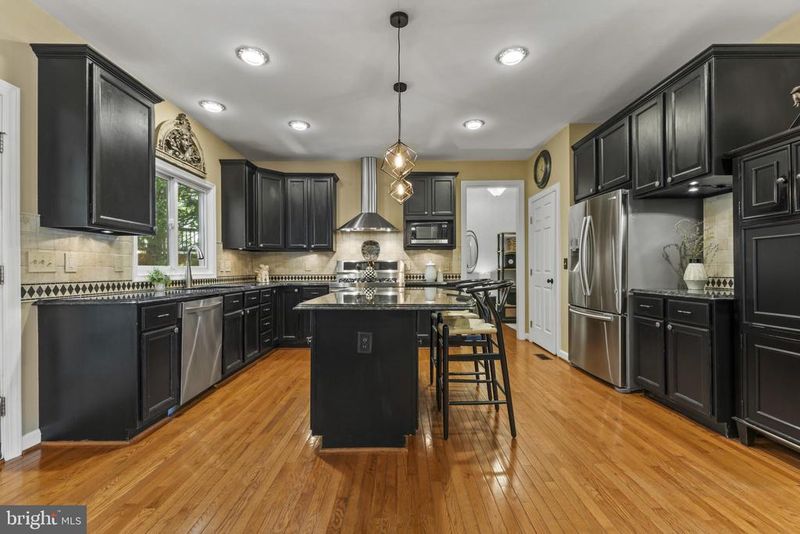 9923 Bagpipe Ct, Bristow, VA 20136