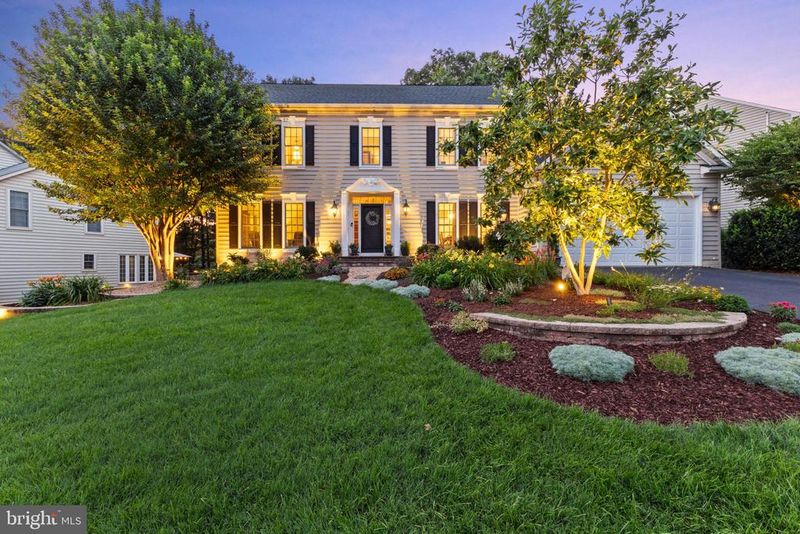 9923 Bagpipe Ct, Bristow, VA 20136