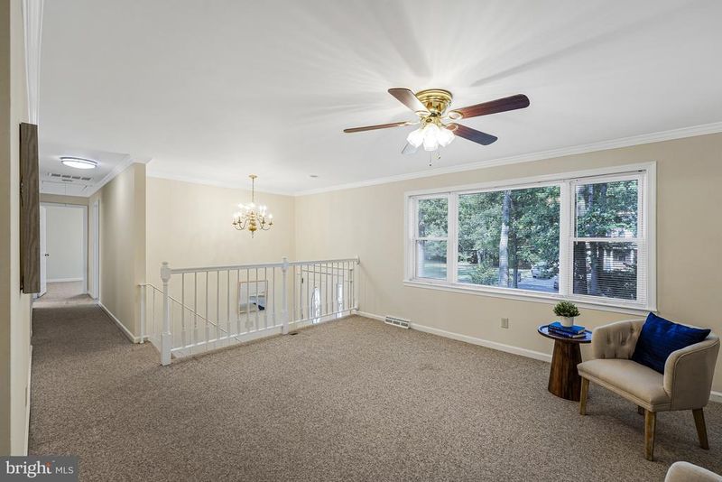 5801 Boothe Dr, Burke, VA 22015