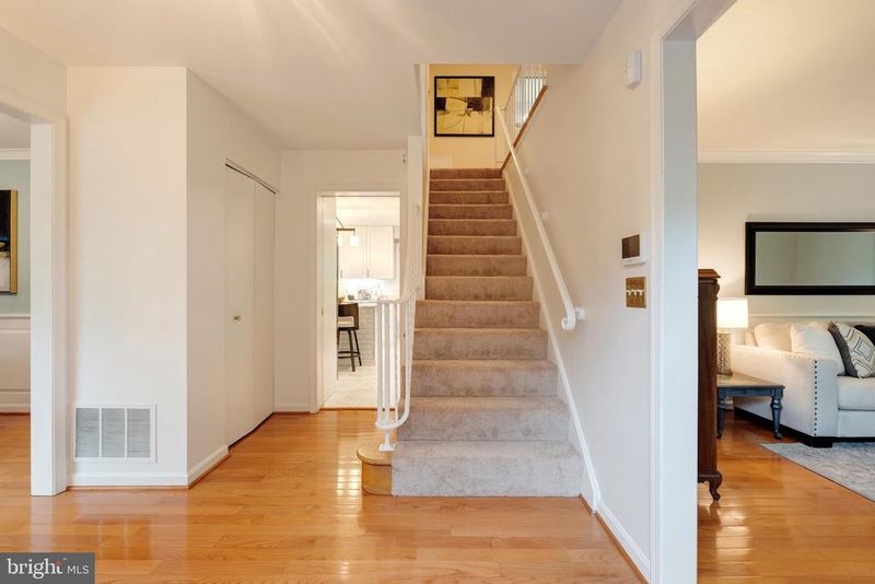 8600 Gateshead Rd, Alexandria, VA 22309