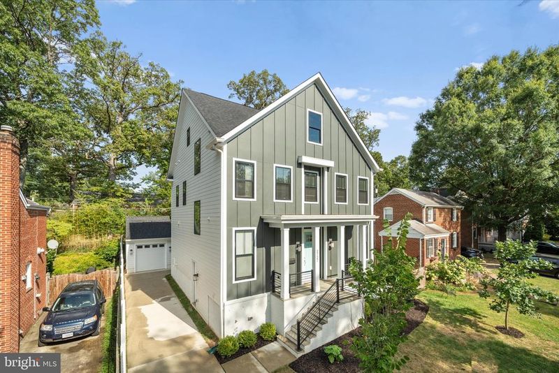 2727 N George Mason Dr, Arlington, VA 22207