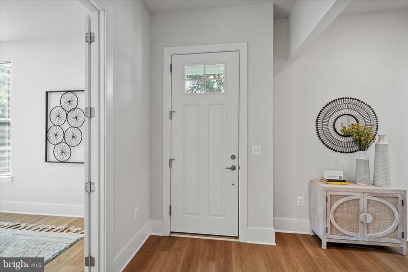 2727 N George Mason Dr, Arlington, VA 22207