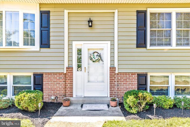 2422 Doubs Ct, Adamstown, MD 21710