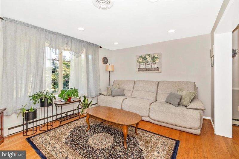 2422 Doubs Ct, Adamstown, MD 21710