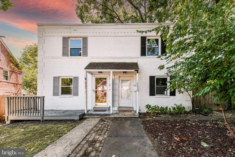 3210 9th St S, Arlington, VA 22204