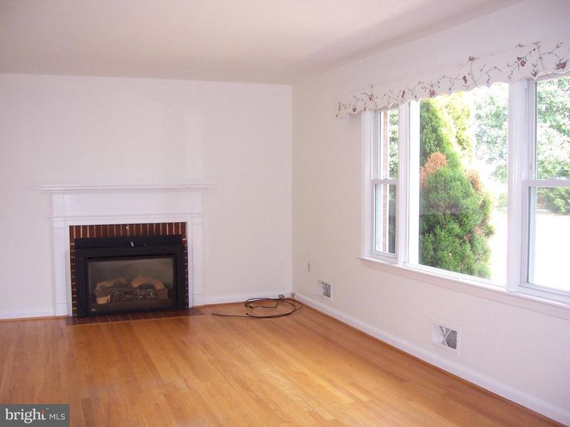 901 Pine Ave, Frederick, MD 21701