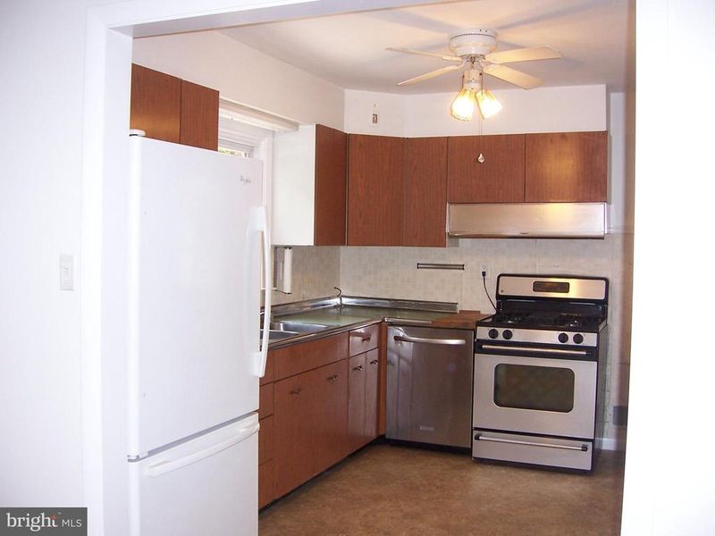 901 Pine Ave, Frederick, MD 21701