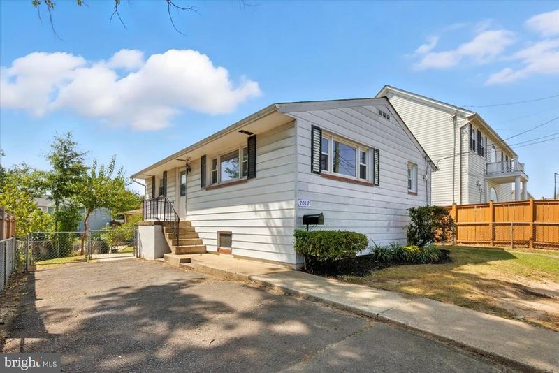 2012 S Lincoln St, Arlington, VA 22204