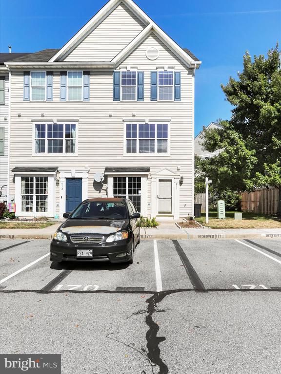 611 Hollowstone Rd, Frederick, MD 21703