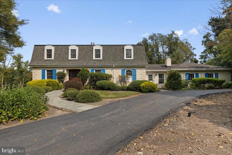 645 Seneca Rd, Great Falls, VA 22066