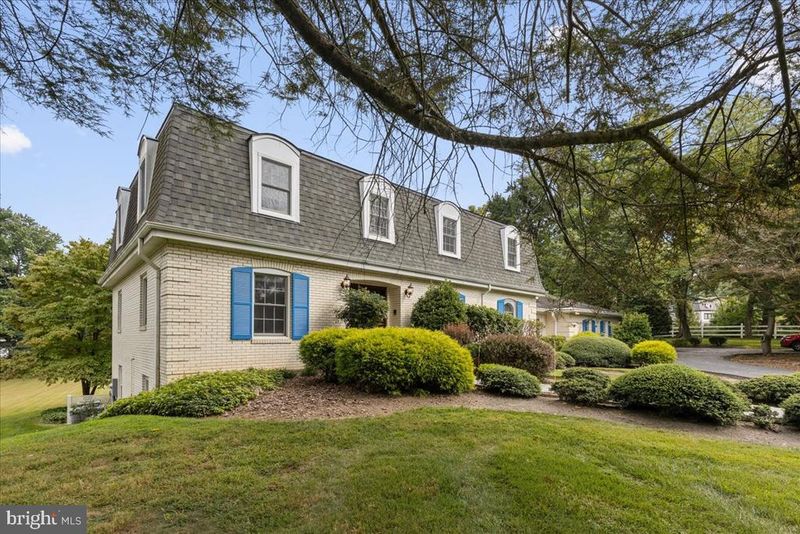 645 Seneca Rd, Great Falls, VA 22066