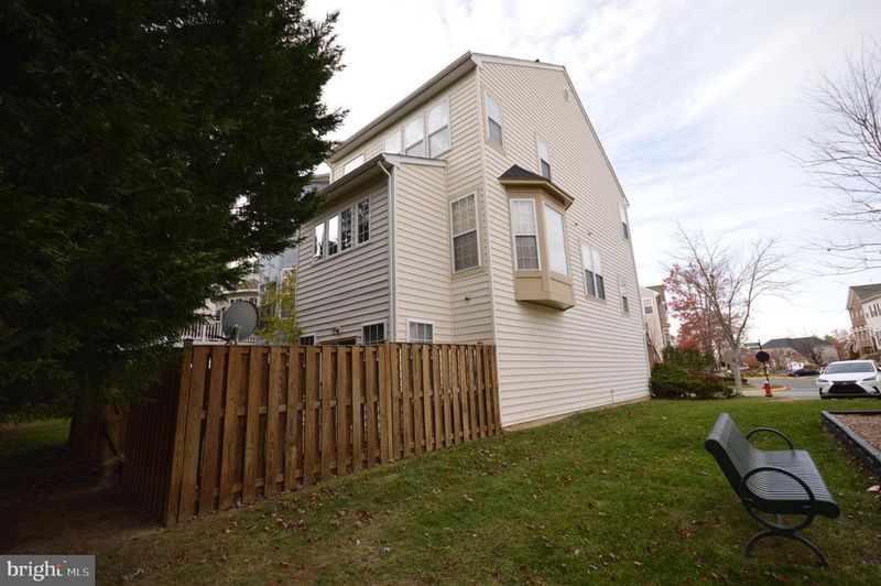 6723 Applemint Ln, Alexandria, VA 22310