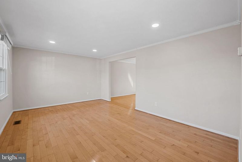 3301 Fallowfield Dr, Falls Church, VA 22042