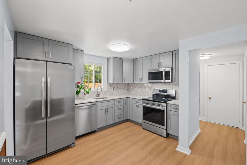 3301 Fallowfield Dr, Falls Church, VA 22042