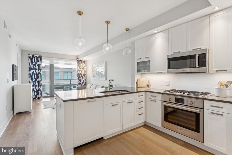 4960 Fairmont Ave #904, Bethesda, MD 20814