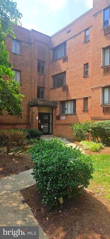 4717 1st St SW #303, Washington, DC 20032