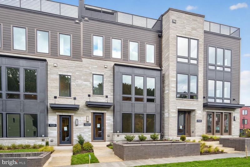 7027 Renita Ln, Bethesda, MD 20817