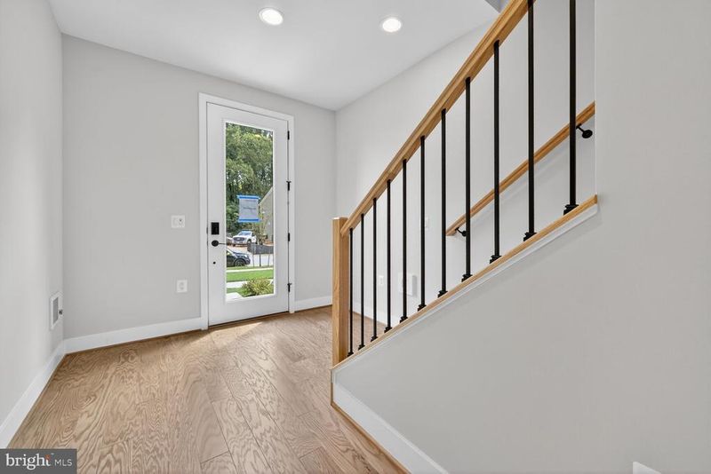 7027 Renita Ln, Bethesda, MD 20817