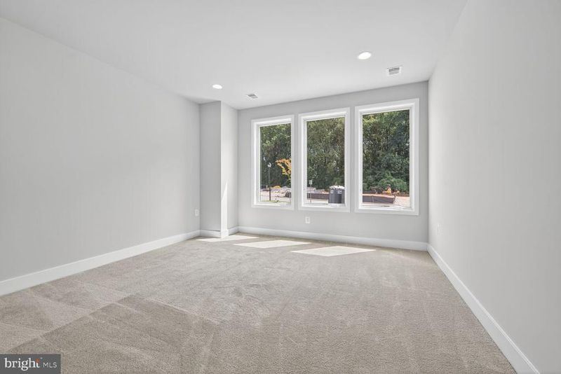 7027 Renita Ln, Bethesda, MD 20817