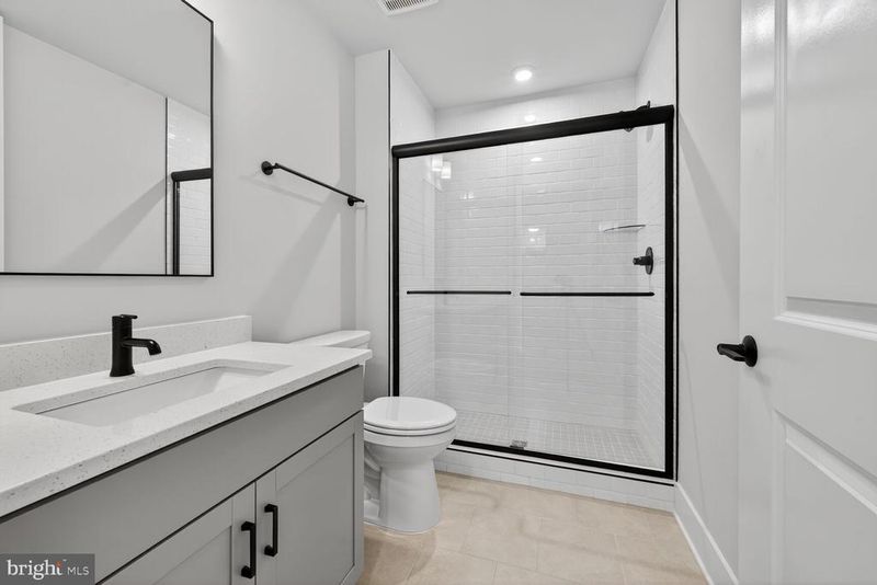 7027 Renita Ln, Bethesda, MD 20817