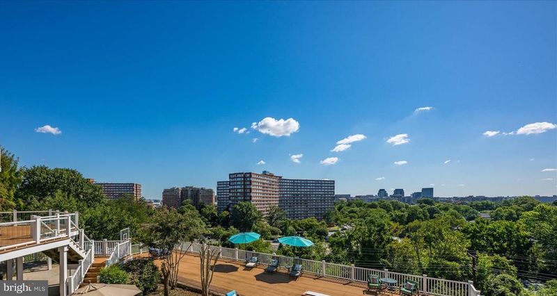 1701 S Arlington Ridge Rd, Arlington, VA 22202