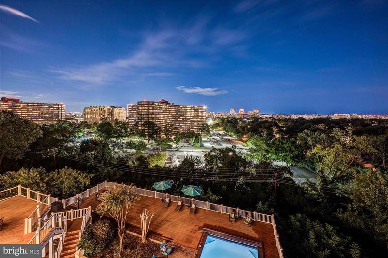 1701 S Arlington Ridge Rd, Arlington, VA 22202