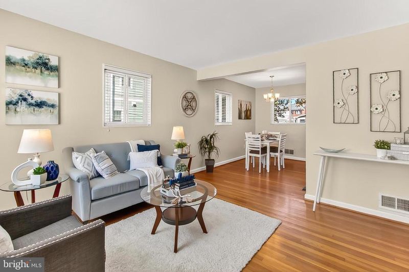 214 E Spring St E, Alexandria, VA 22301