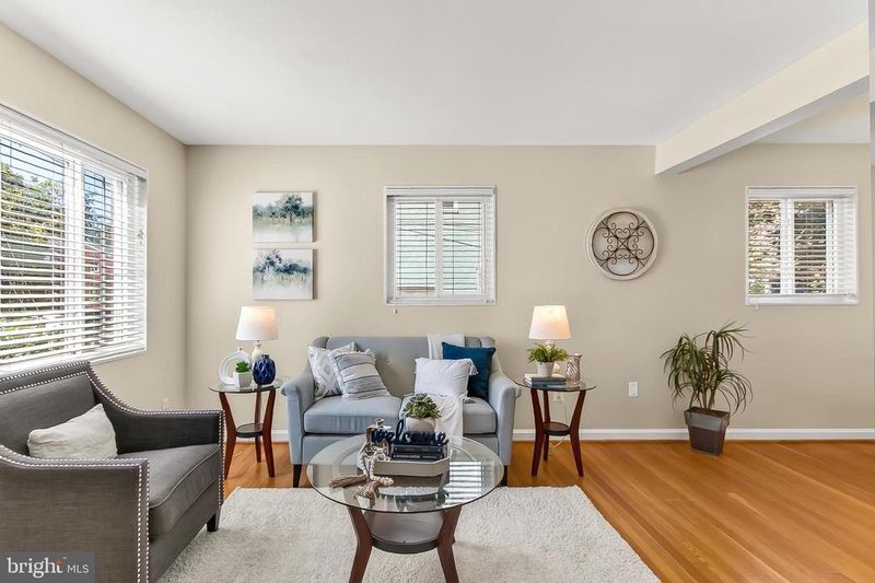 214 E Spring St E, Alexandria, VA 22301