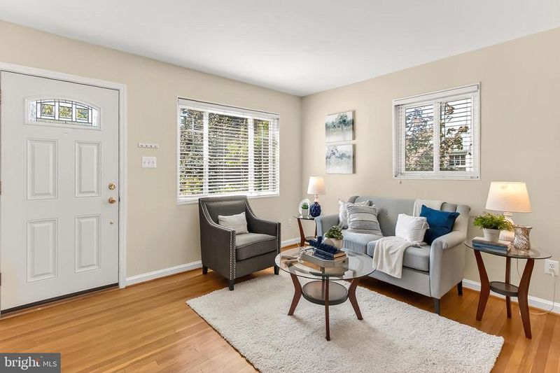 214 E Spring St E, Alexandria, VA 22301