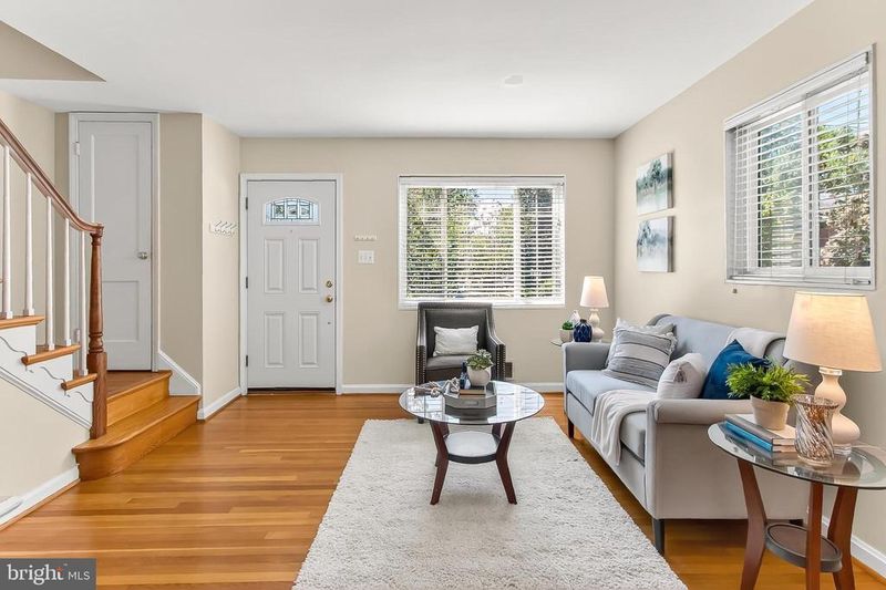 214 E Spring St E, Alexandria, VA 22301